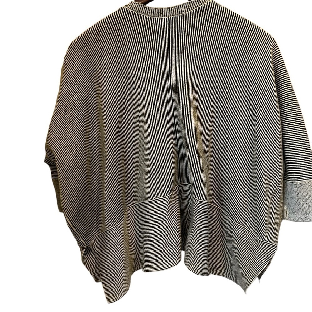Cabi S white and black striped zip up oversized top - Picture 6 of 9
